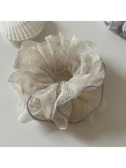Gifty - Sweet Plaid Lace Scrunchie