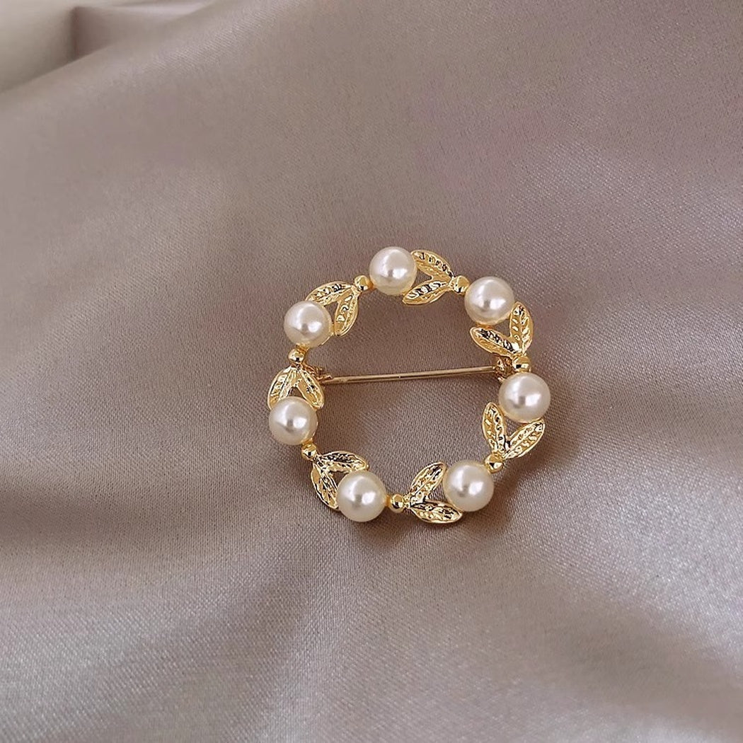 Brovia - Round Leaf Wreath Brooch - view 7