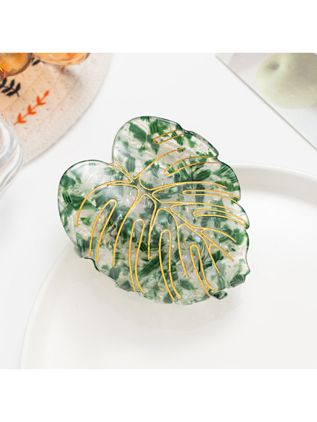 Beau - Minimalist Leaf Shaped Hair Claw Clip