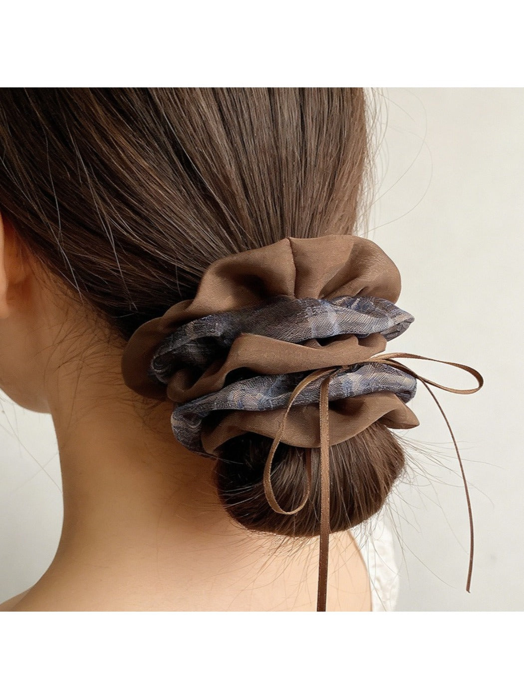 Gifty - Dark-Toned Plaid Pattern Scrunchie