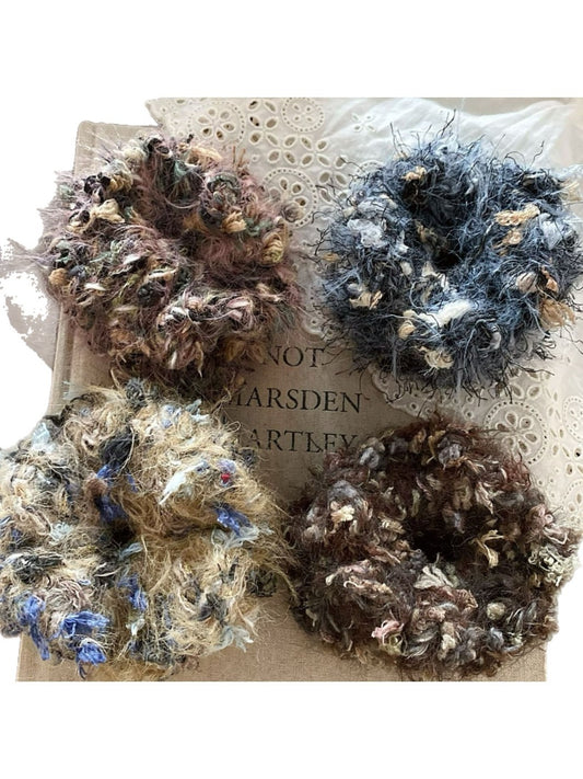 Gifty - Artistic Colored Yarn Hair Tie