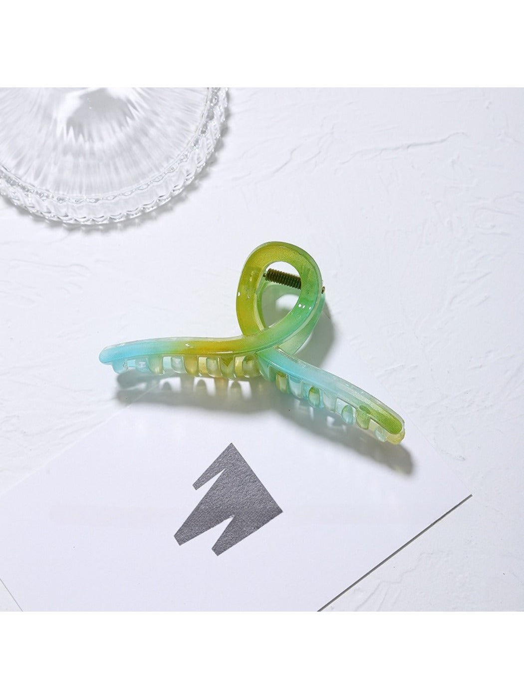 Beau - Chic Ombre Crisscross Hair Claw Clip