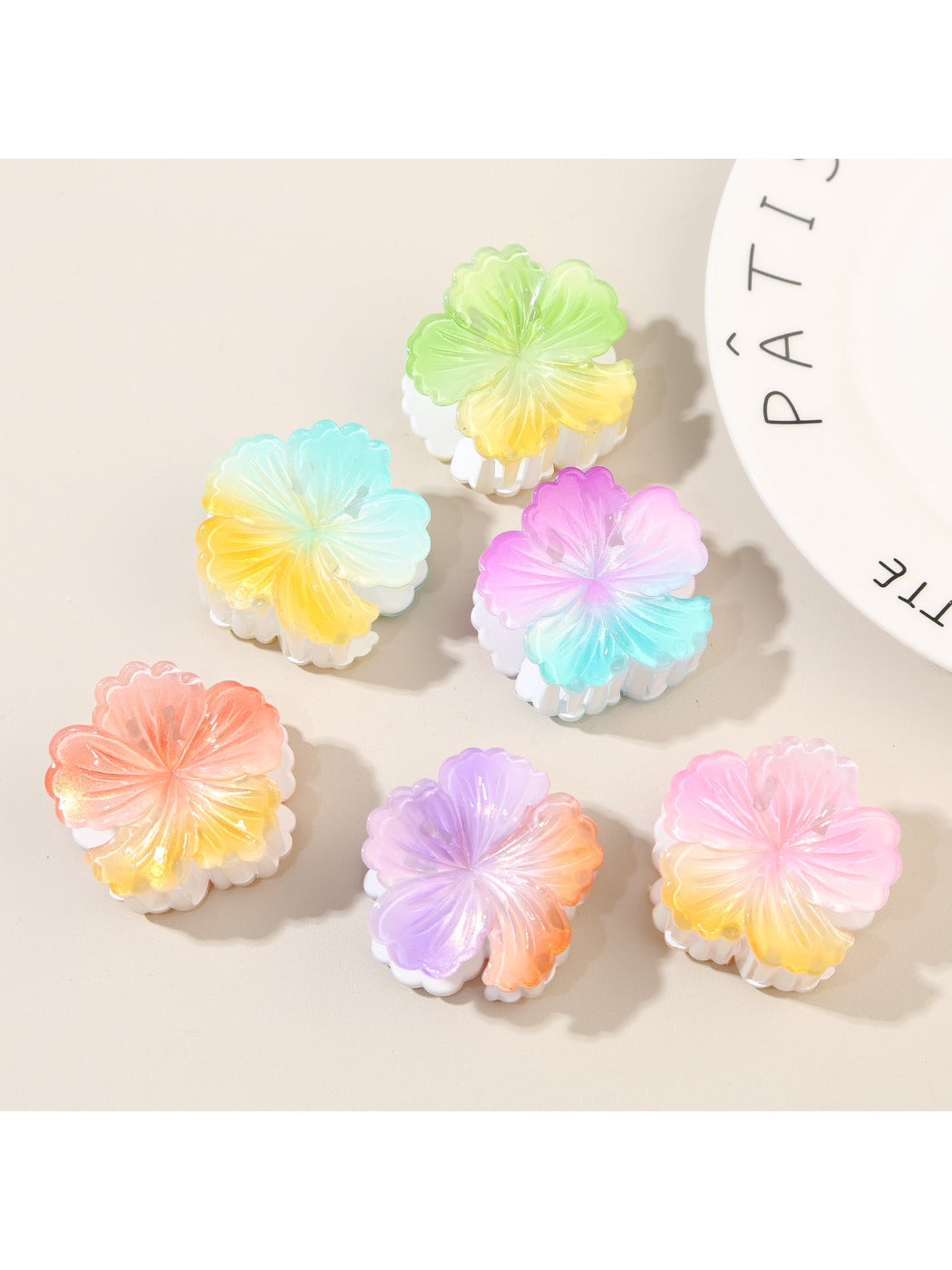 Beau - Ombré Hibiscus Shaped Claw Clip