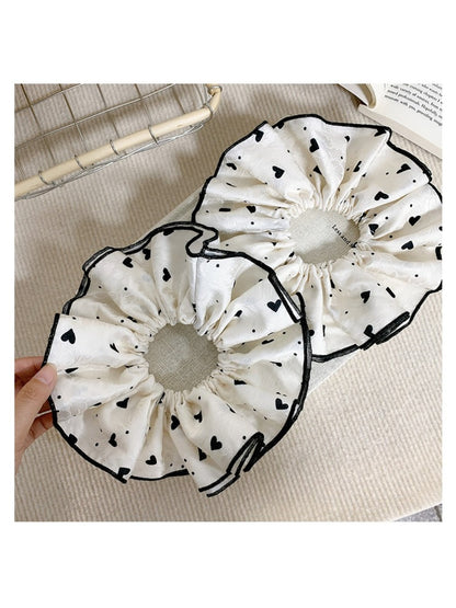 Gifty - Valentines Day Love Print Scrunchie