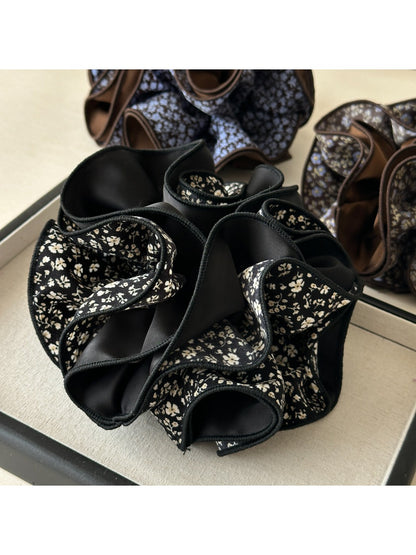 Gifty - Retro Floral Fabric Scrunchies