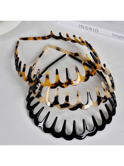 Gifty acetate headband with wavy toothed design in translucent amber color