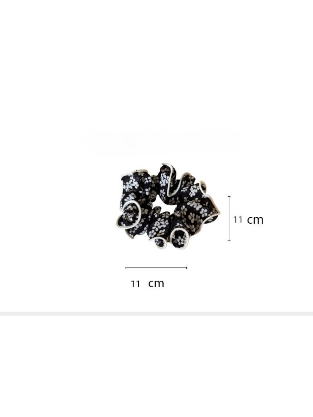 Gifty - Polka Dot Floral Scrunchie