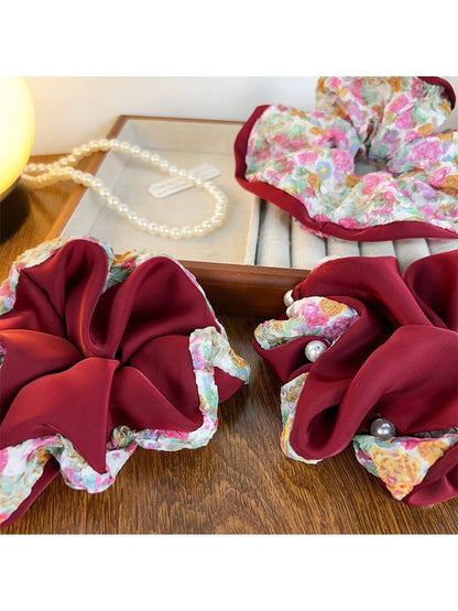 Gifty - Vintage Red Floral Print Scrunchie
