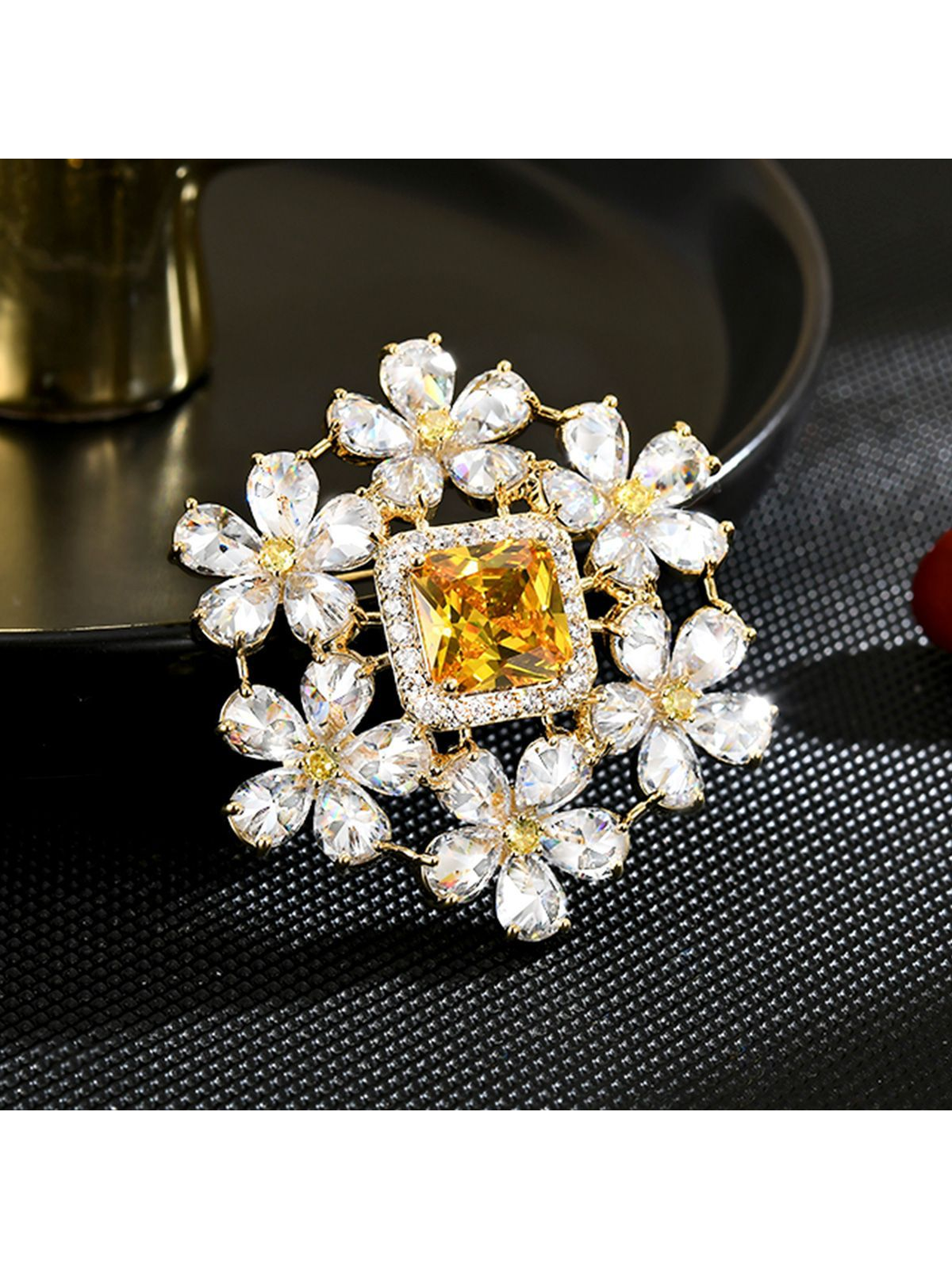 Brovia - Refined Flower Accent Alloy Brooch Pin