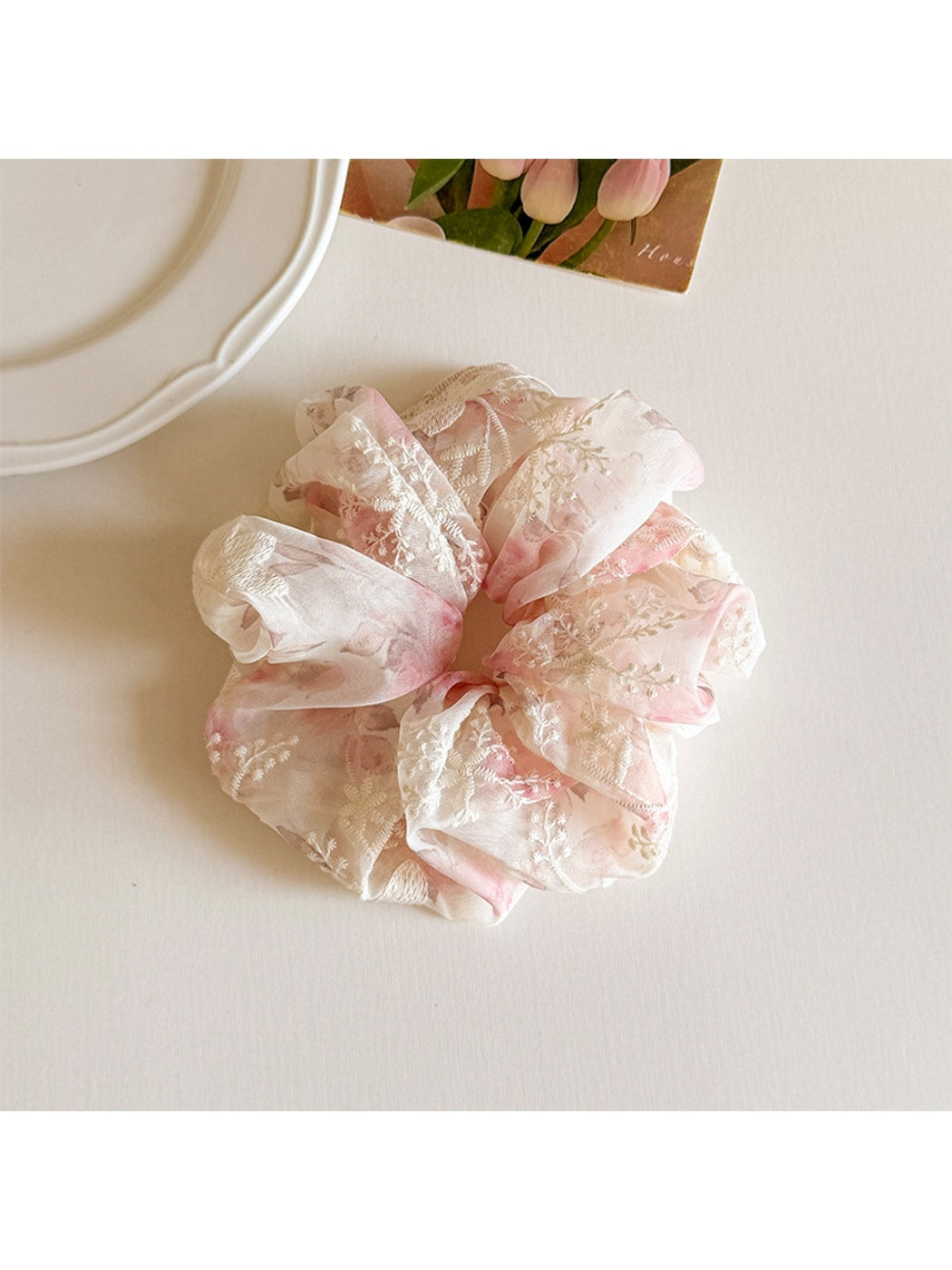 Gifty - Floral Embroidered Lace Detail Fabric Scrunchie
