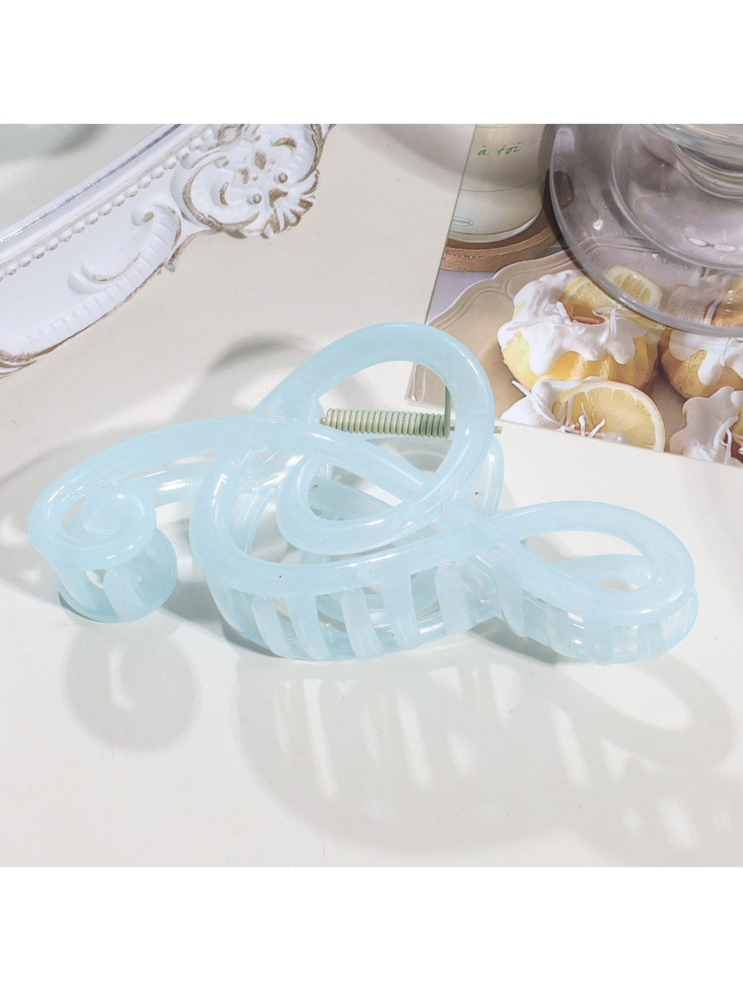 Beau - Acrylic Alloy Music Note Statement Claw Clip
