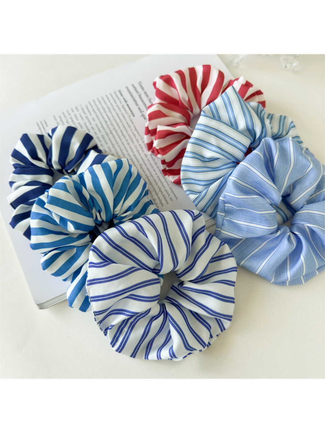 Gifty - Striped Scrunchie Hair Tie