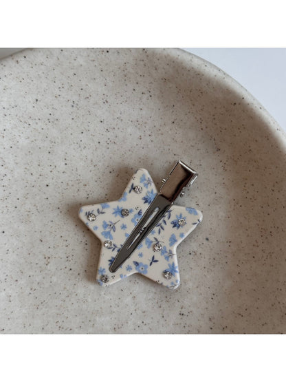 Beau printed triangle star hair clip angled to show thickness and design