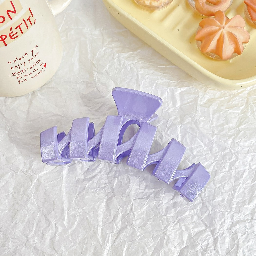 Beau - Geometric Plastic Line Detail Claw Hair Clip