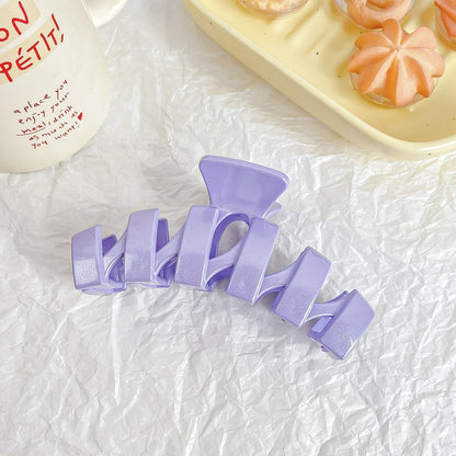 Beau - Geometric Plastic Line Detail Claw Hair Clip