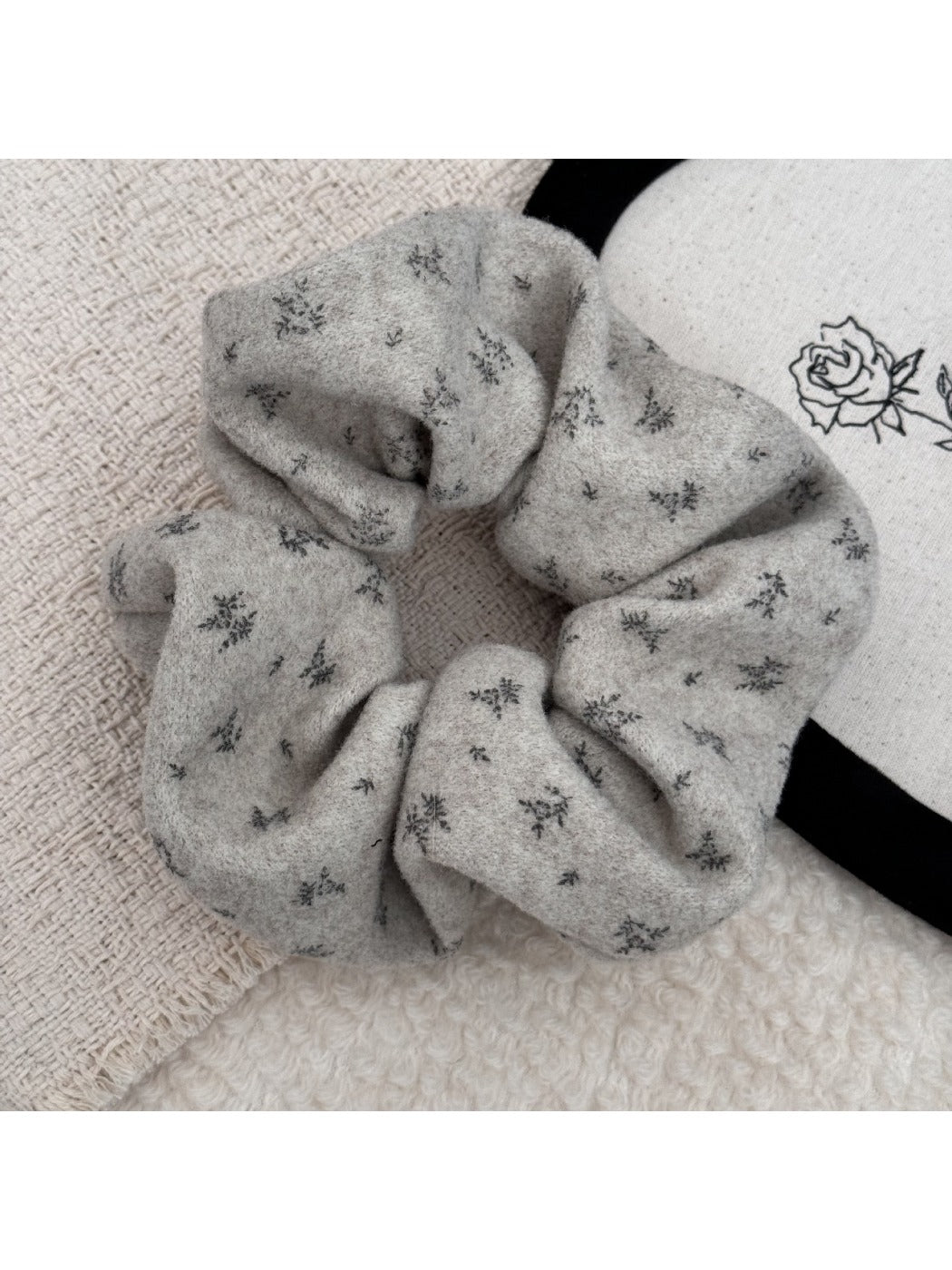 Gifty - Snowflake Knitted Hair Scrunchie