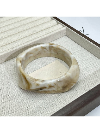 Top view of Lovra irregular shaped ombre bangle showing color transition
