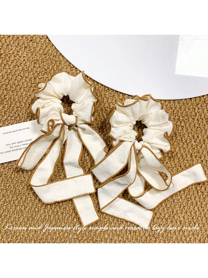 Gifty - Elegant Beige Scrunchie with Khaki Trim