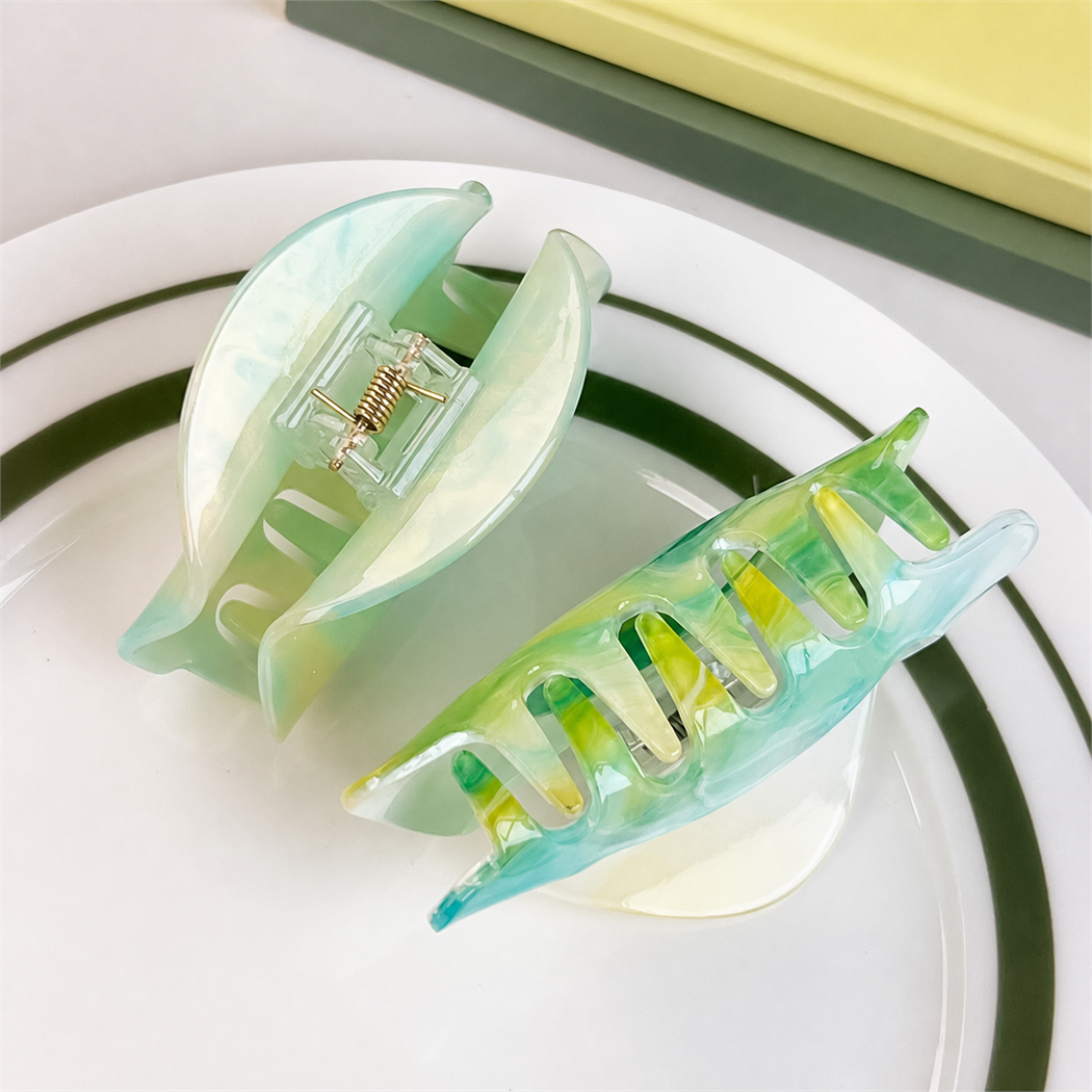 Green marbled geometric hair claws - two-variant construction view