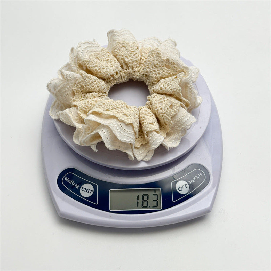 Style A scrunchie weighing 18.3 g