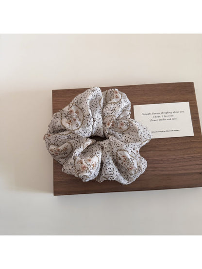 Side view of Gifty scrunchie showing elastic band inside floral fabric