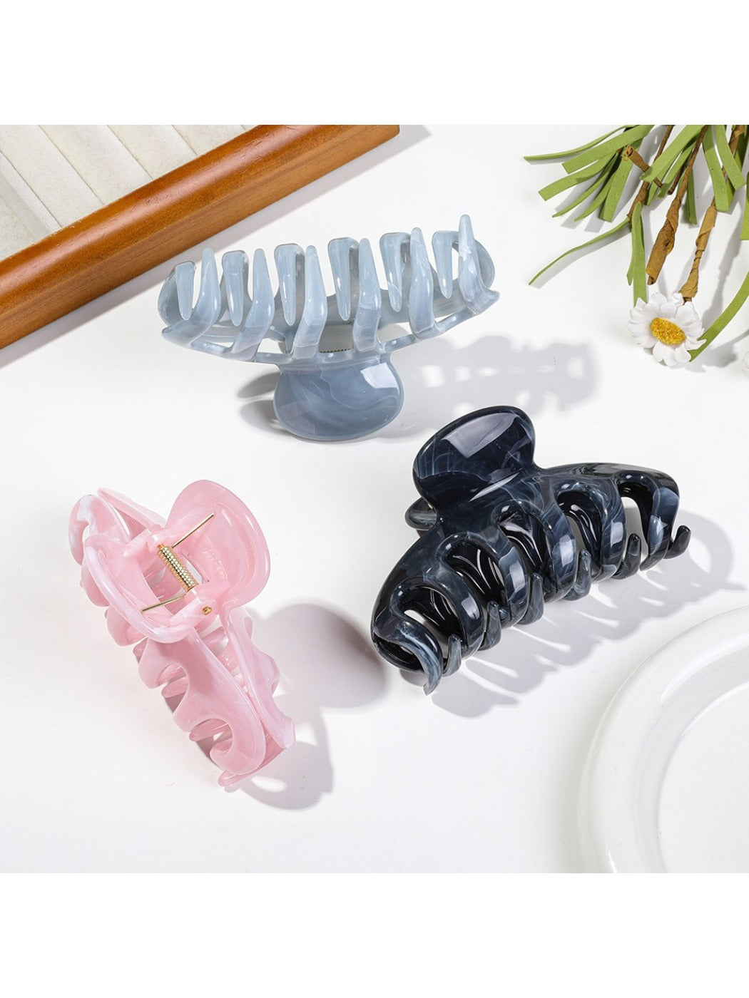 Beau - Marble Pumpkin Shaped Hair Claw Clip