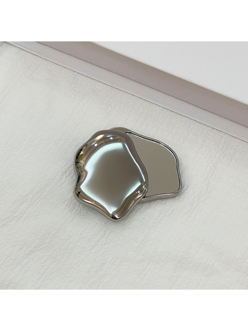 Mirroray - Cloud Shaped Makeup Mirror Handheld Dual Sided
