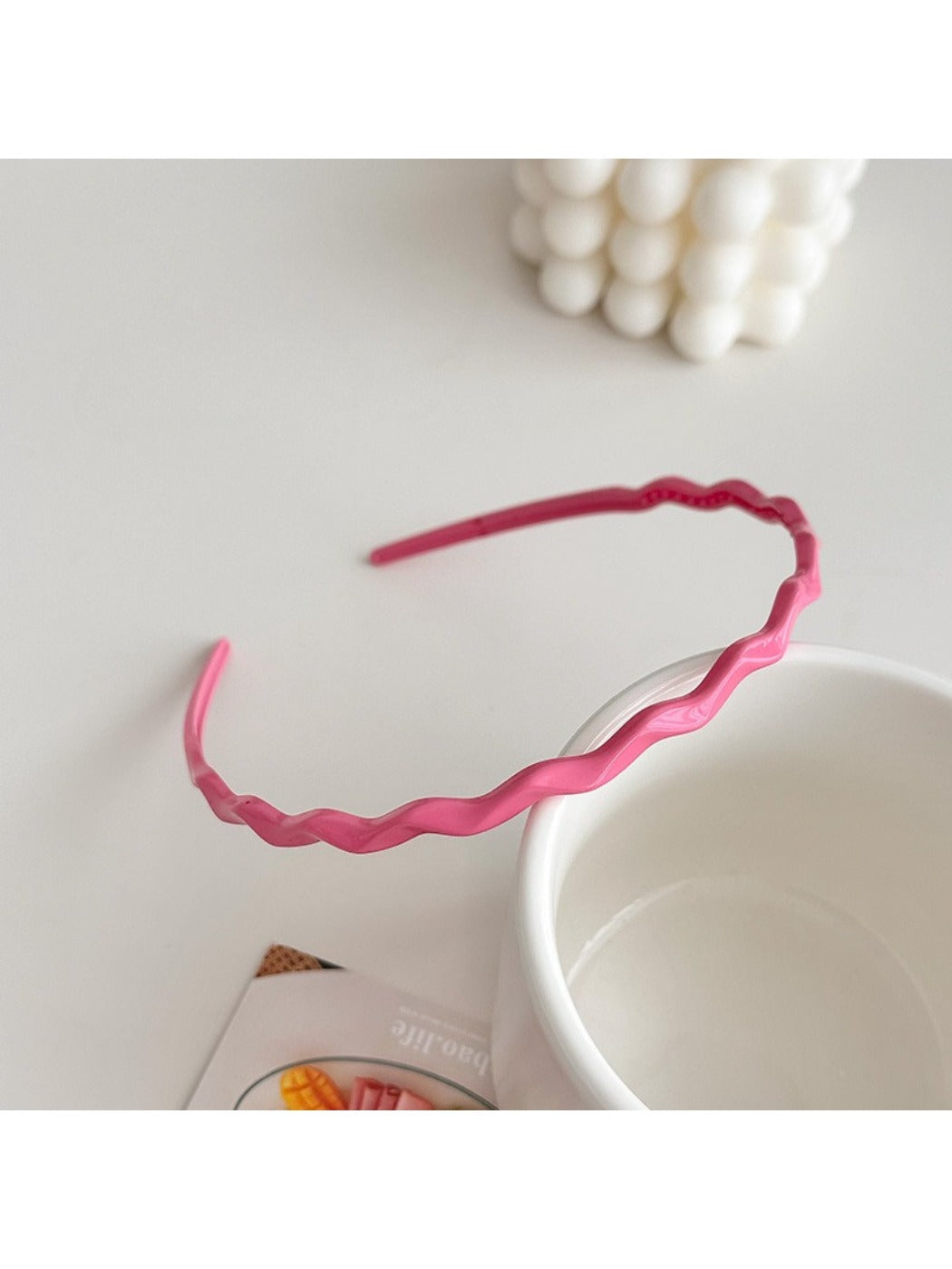 Gifty sweet solid color wavy headband packaged in branded box