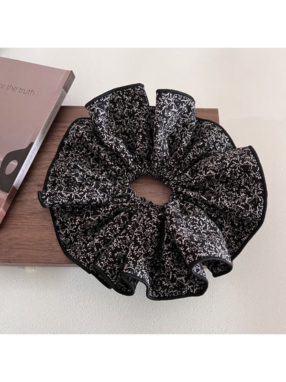 Gifty - Elegant Vintage Floral Hair Scrunchie