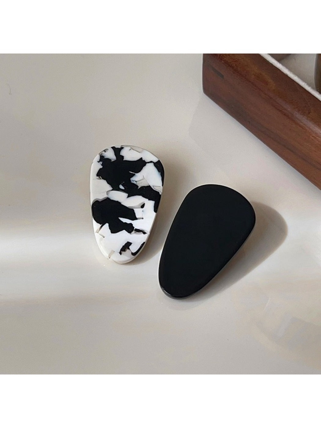 Beau - Cute Oval Shaped Hair Clip
