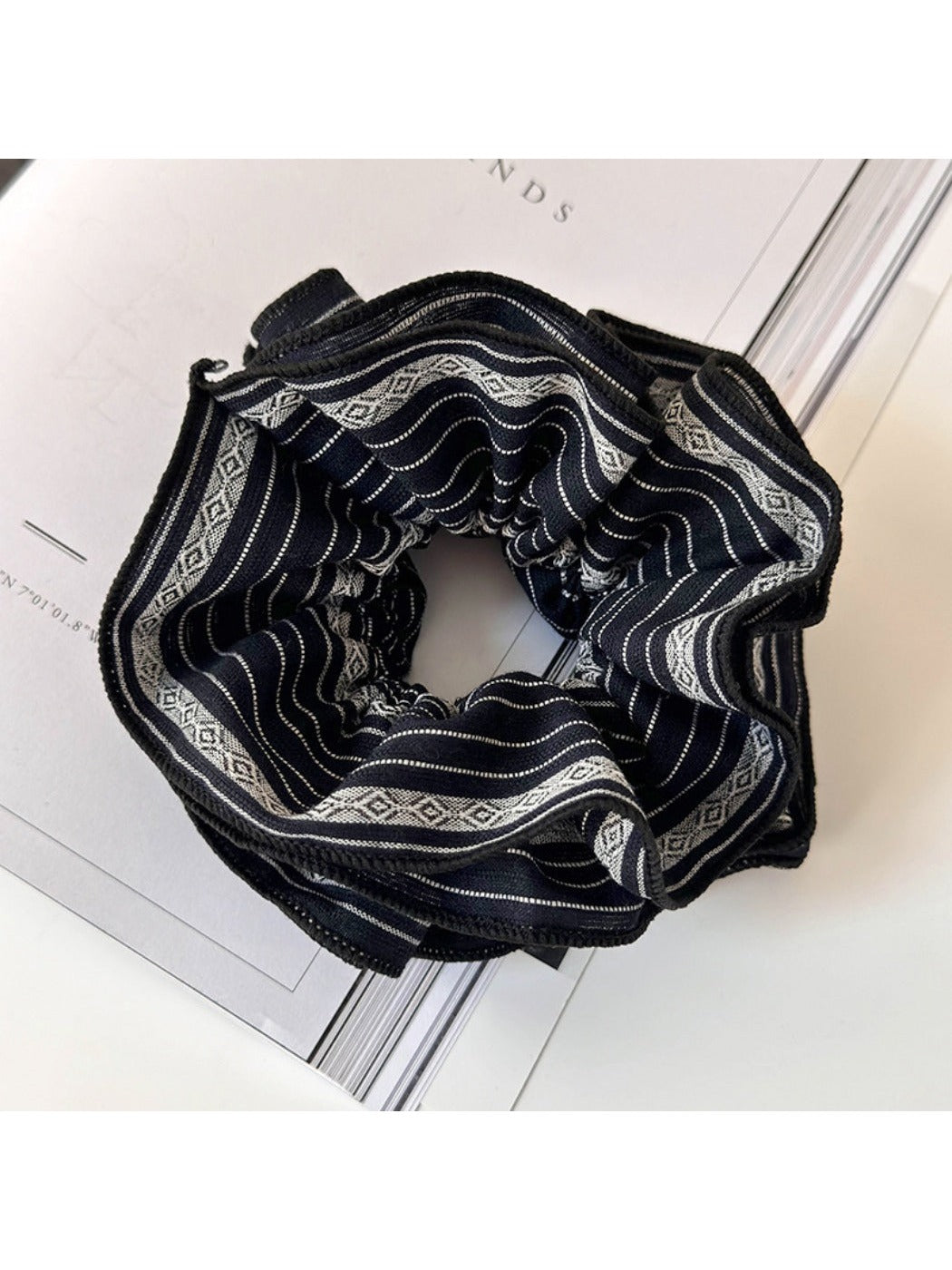Gifty - Vintage Striped Scrunchie