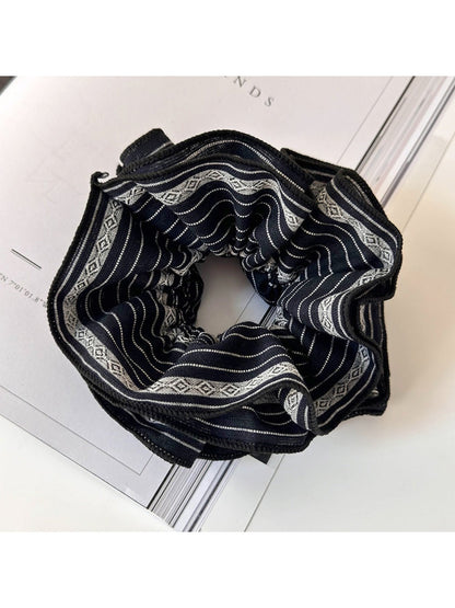Gifty - Vintage Striped Scrunchie