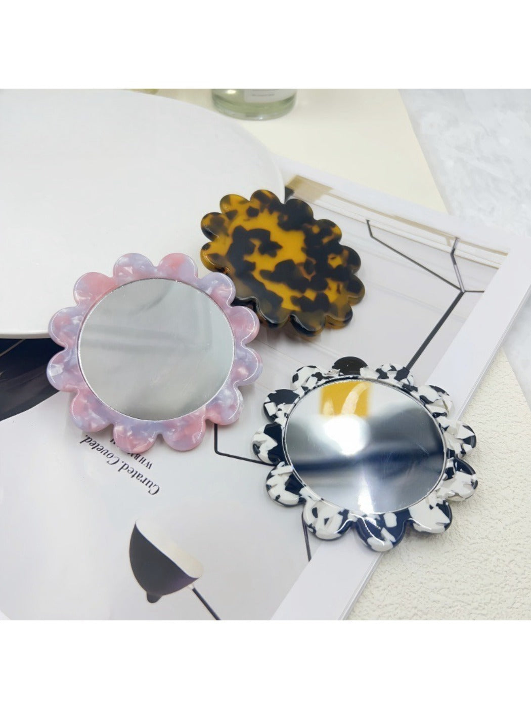 Mirroray - Acetic Acid Plate Sunflower Small Round Mirror