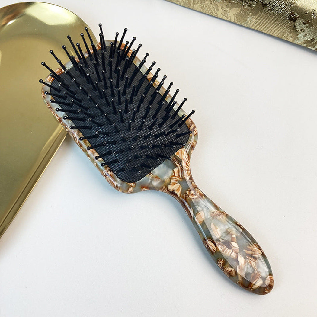 Single-variant view of hair brush