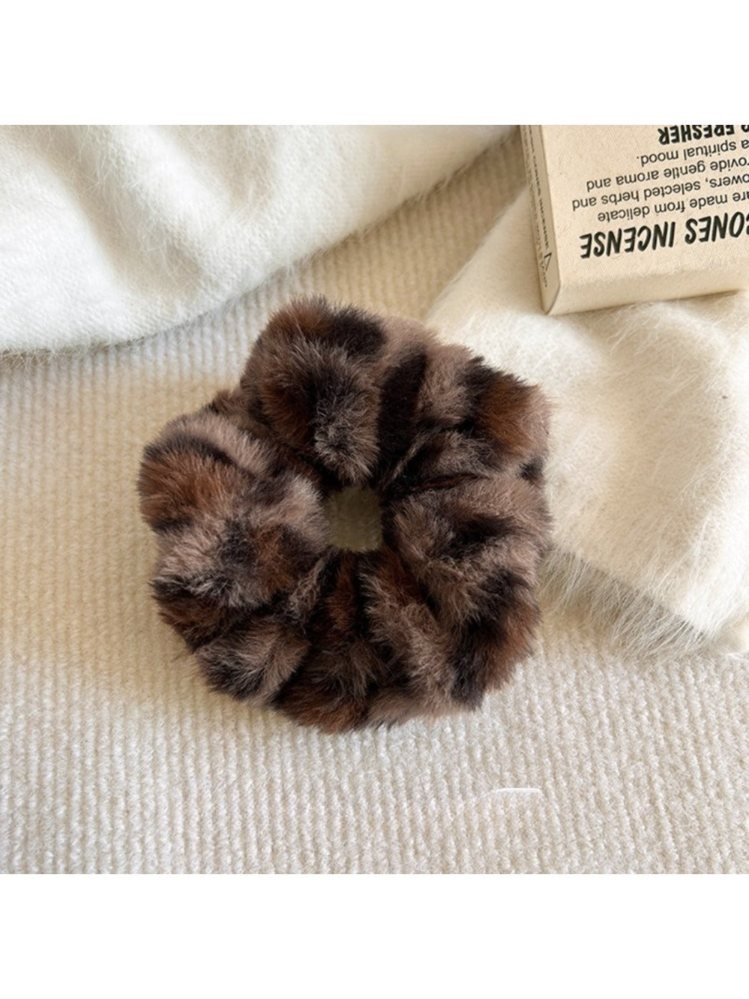 Gifty - Soft Plush Scrunchie Hair Tie