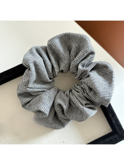 Gifty - Sweet Knit Striped Scrunchie