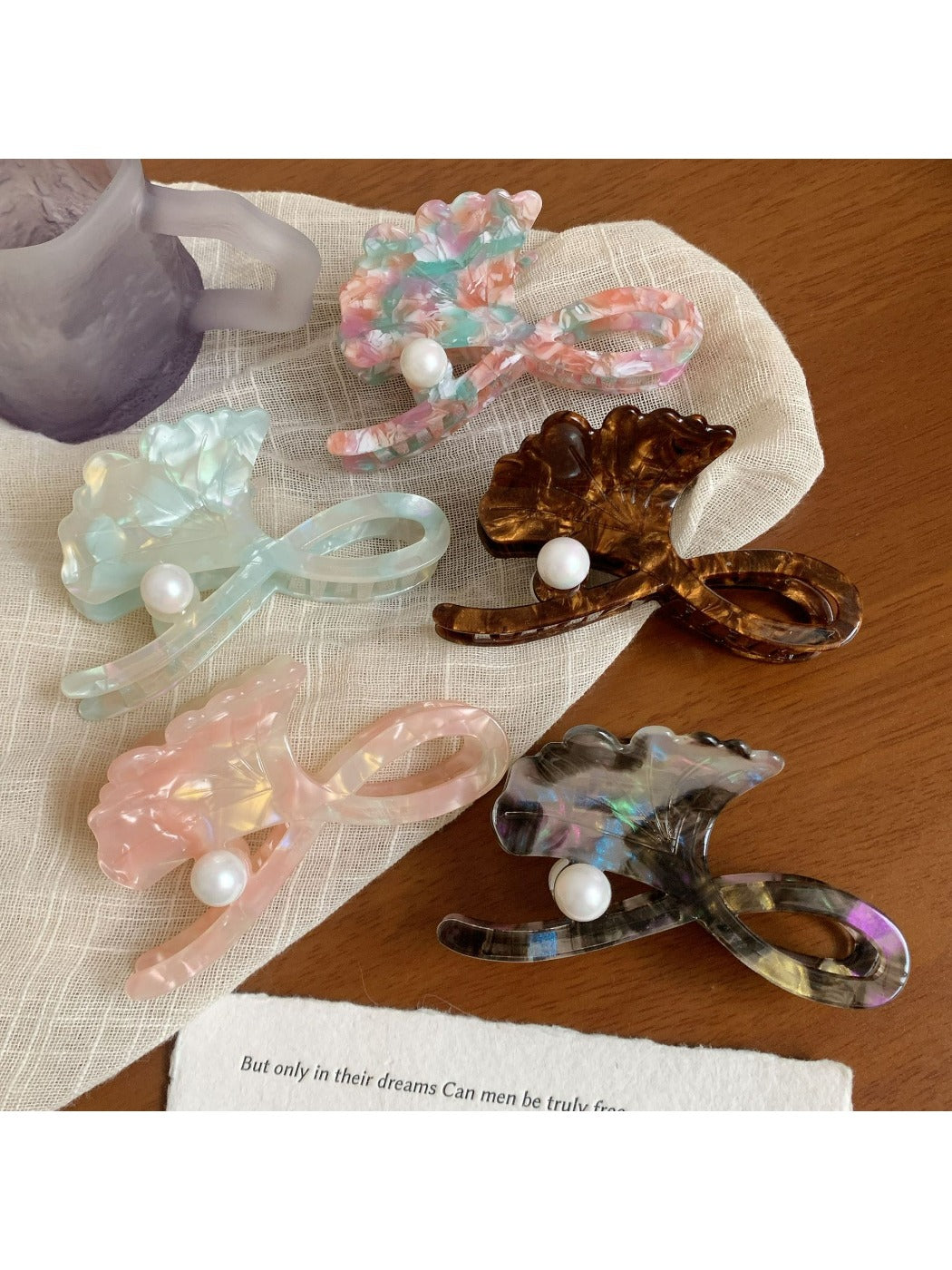 Beau - Leaf Shape Hair Claw Clip