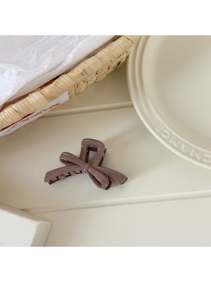 Beau - Glossy Bow Shape Plastic Claw Clip