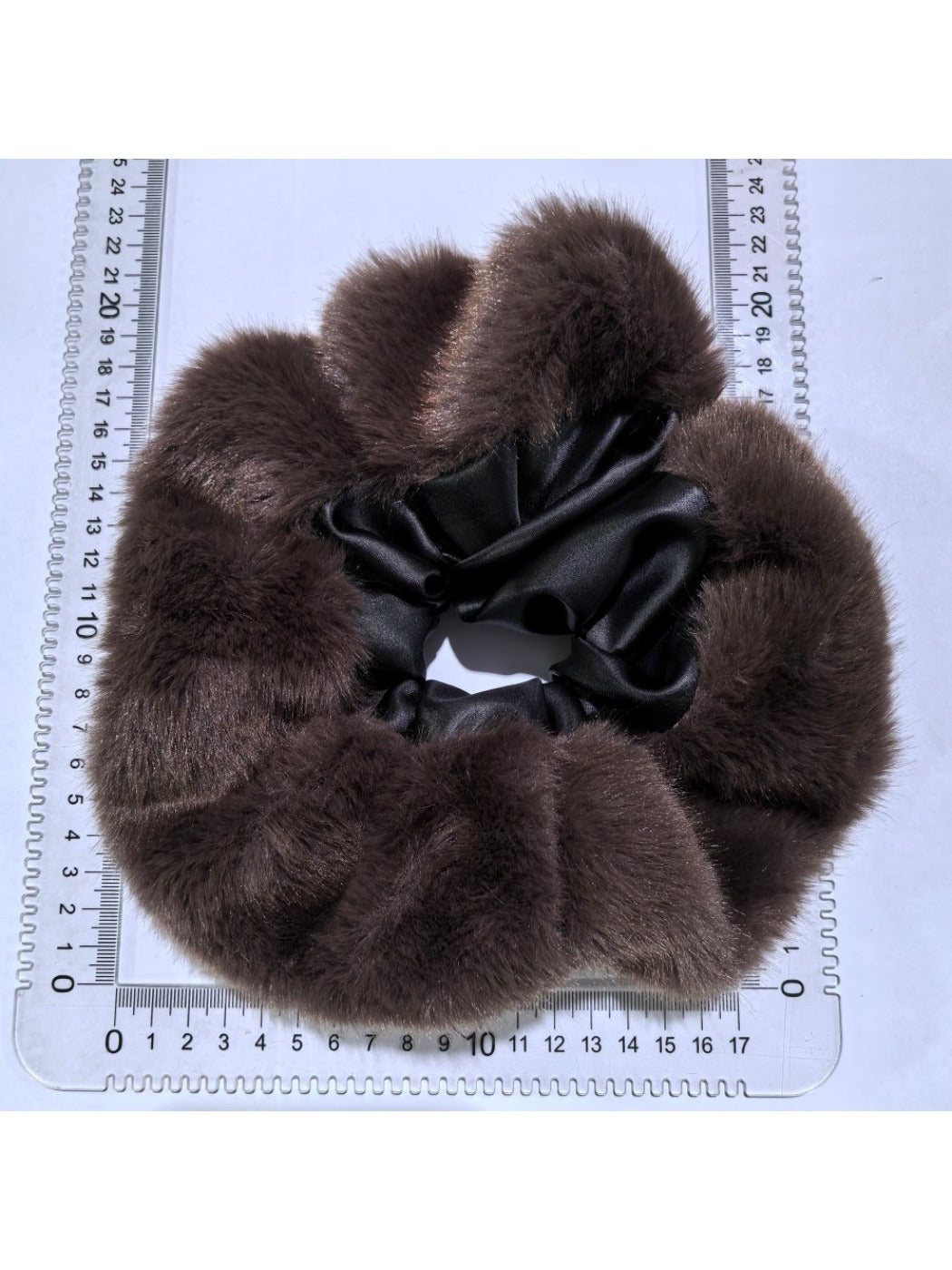 Gifty - Soft Plush Scrunchie Hair Ties