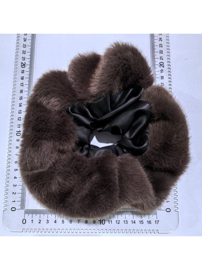 Gifty - Soft Plush Scrunchie Hair Ties
