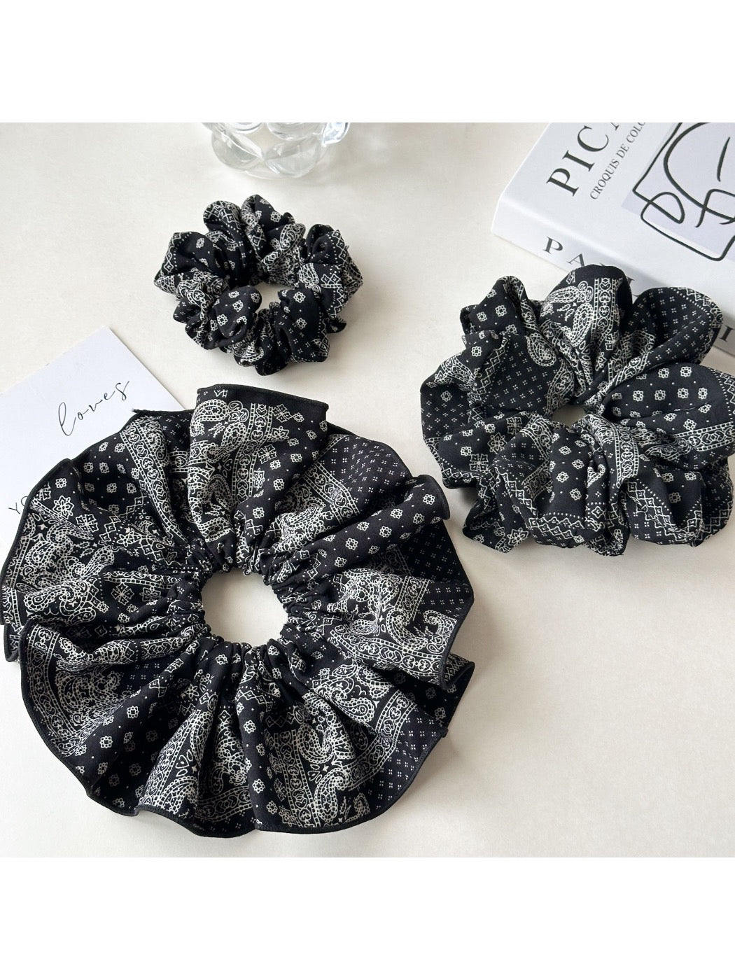 Gifty - Cashew Flower Scrunchie Extra Large