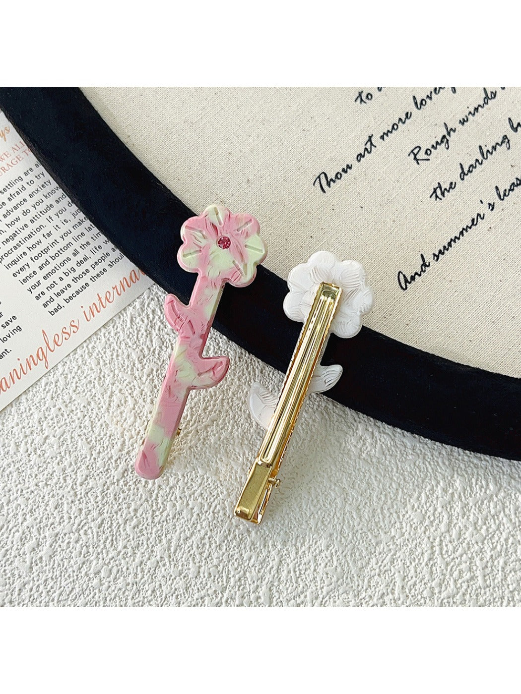 Beau - Flower Shaped Hair Clip