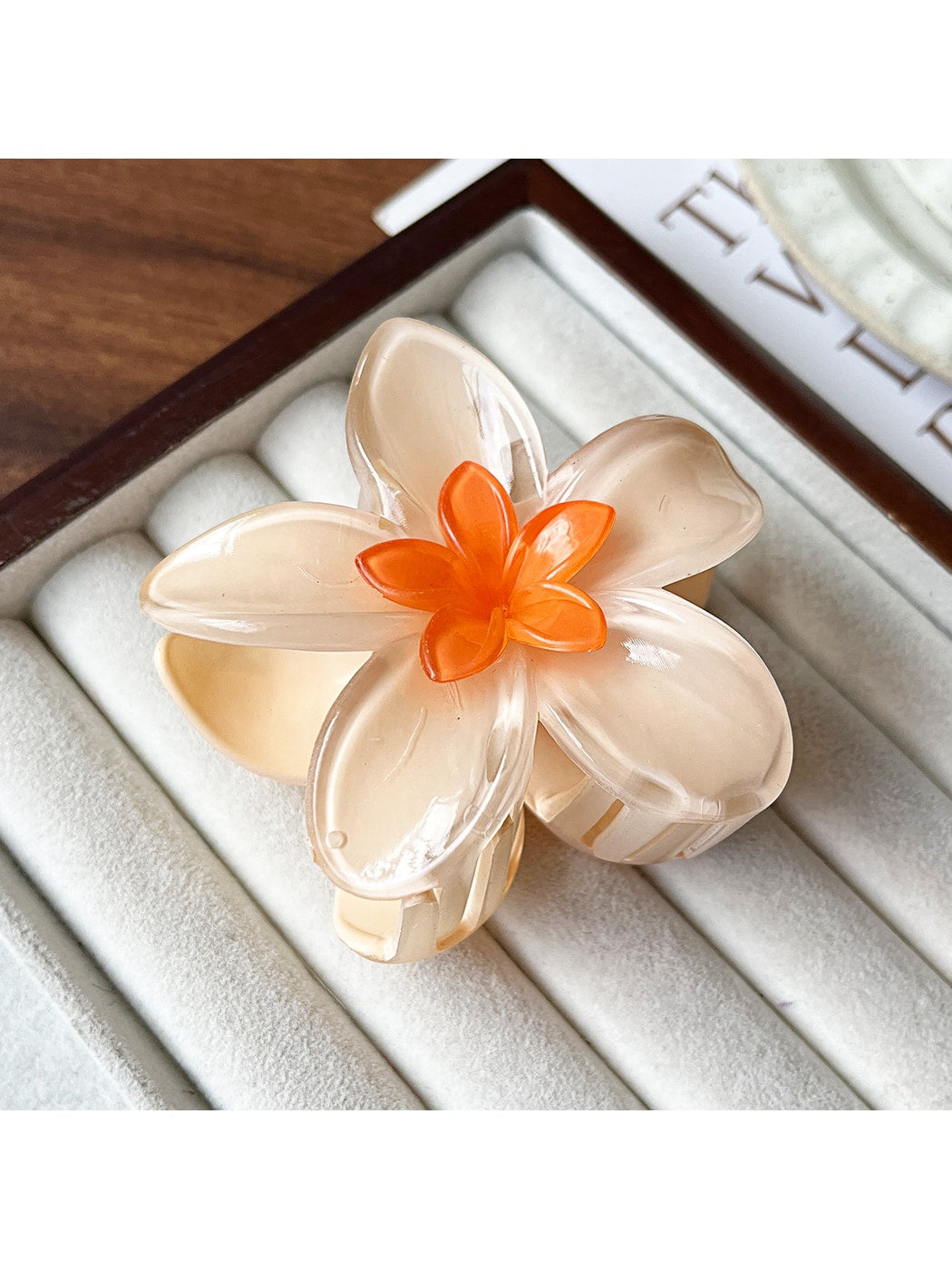 Beau - Glossy Flower Shape Plastic Alloy Claw Clip