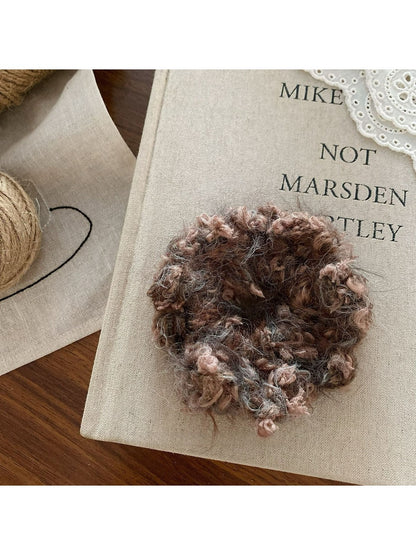 Gifty - Artistic Colored Yarn Hair Tie