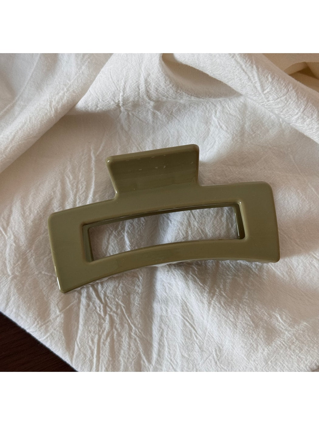 Beau - Glossy Sculpted Plastic Hair Styling Claw Clip