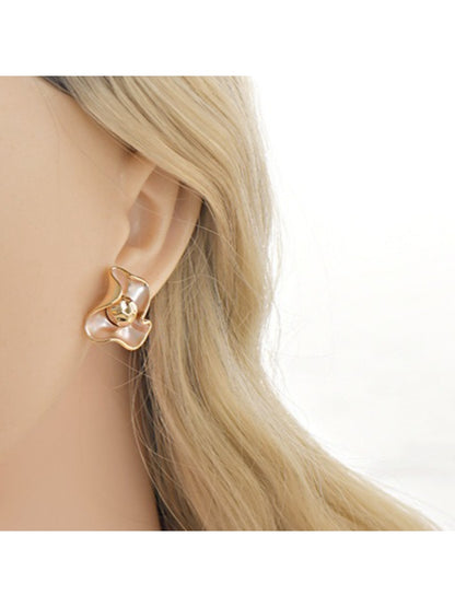 Earedge - Fashionable Floral Stud Earrings