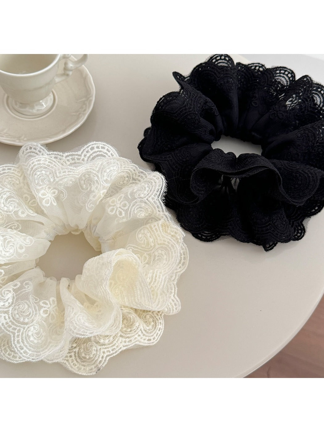 Gifty - Lace Trim Scrunchie Hair Tie