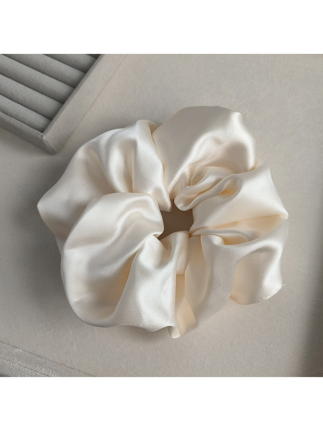 Gifty - Elegant Solid Color Satin Scrunchie