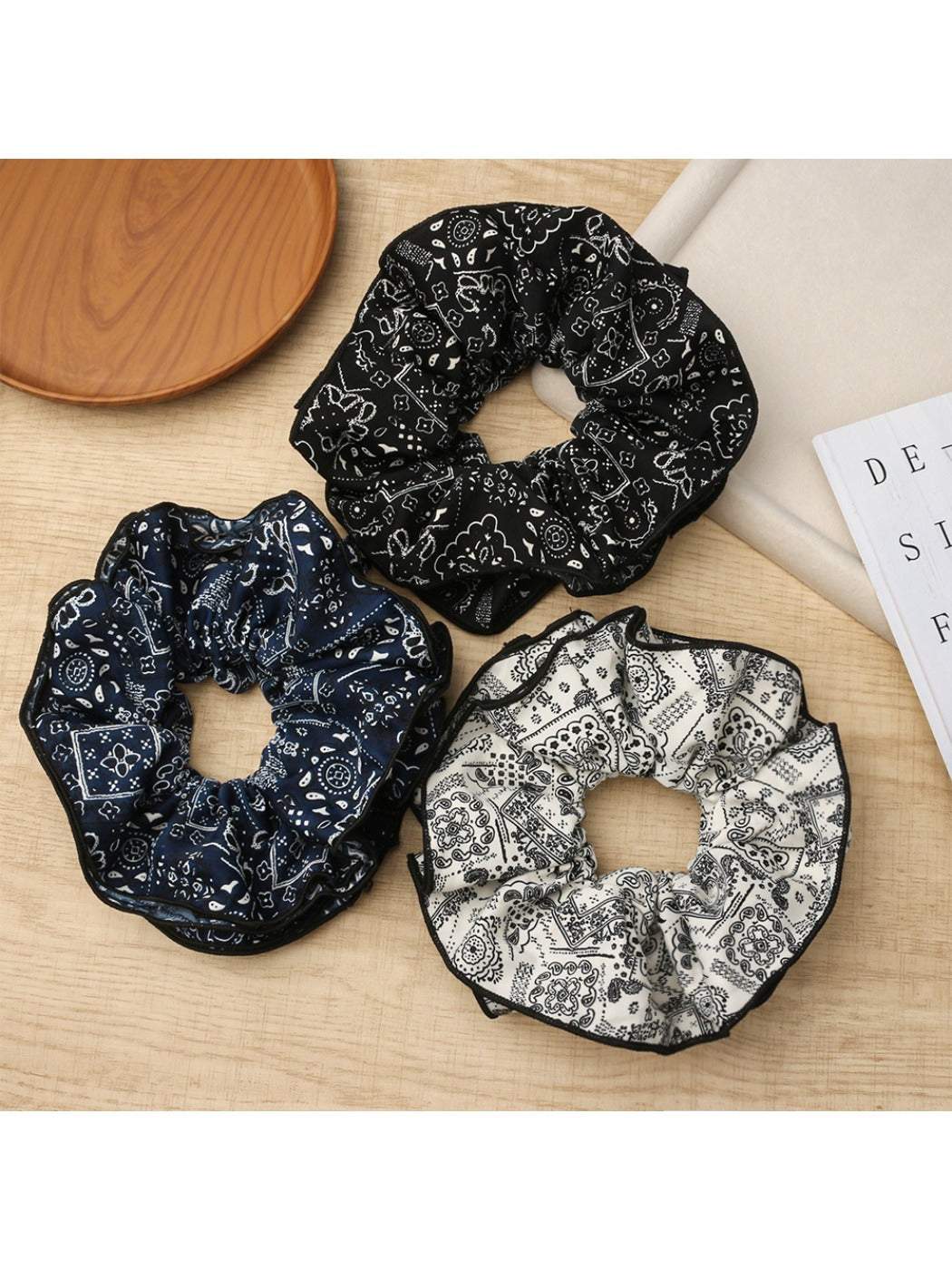Gifty - Elegant Hair Scrunchie with Vintage Print