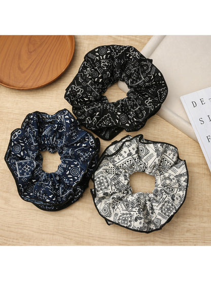 Gifty - Elegant Hair Scrunchie with Vintage Print
